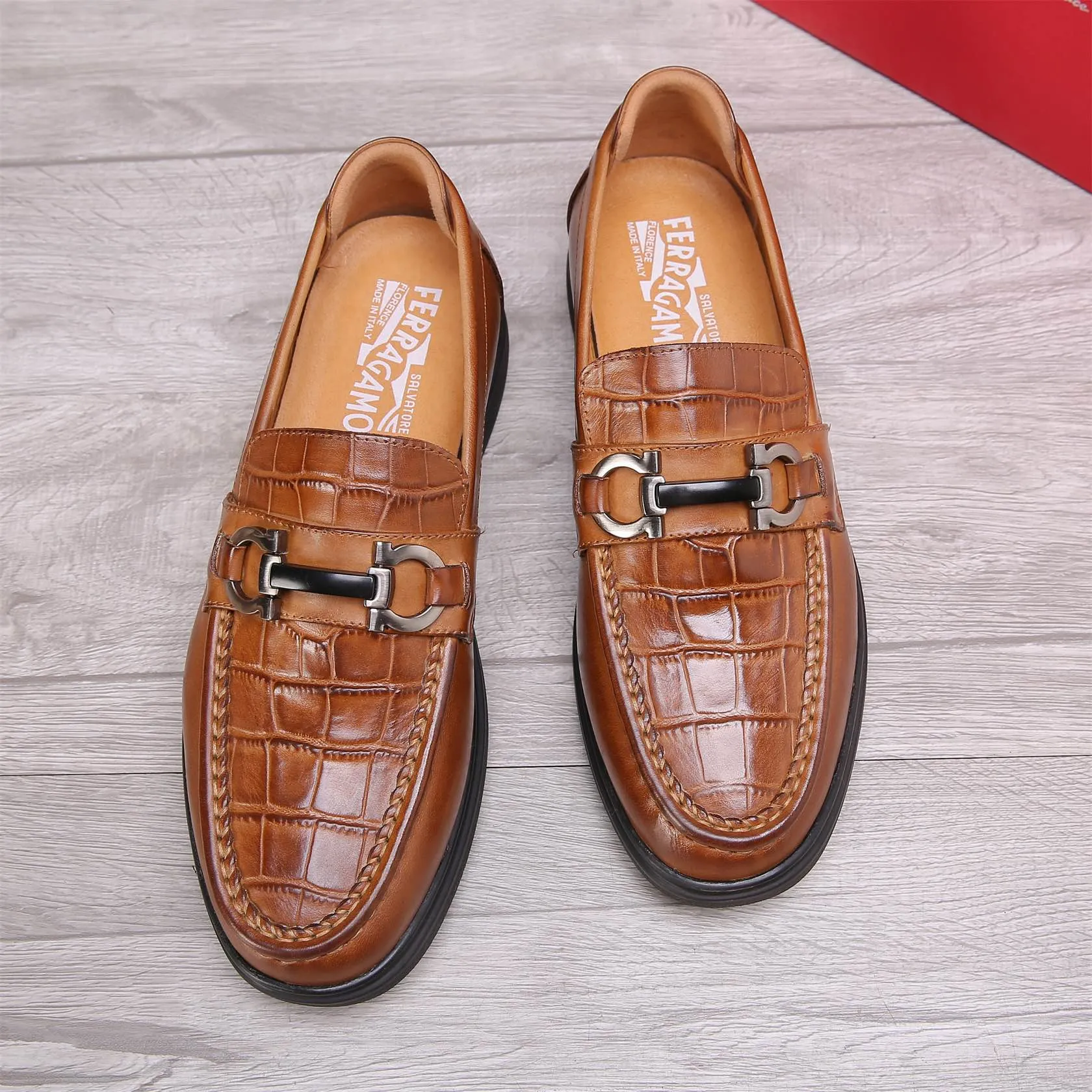 Men's shoes 💰460 🕷🕷🐂【Ferragamo】Ferragamo Popular fashionable casual shoes🇨🇳Official website counter 1:1 production, original mold opening💯Good quality visible, imported high-end first-layer waxed calfskin, water-dyed🐂leather lining🌿very clear texture, high-quality waterproof, non-slip and wear-resistant outsole🎋high quality and low price, truly handmade🍓Black optional! Code number 38-44 (45-46 customized)......
